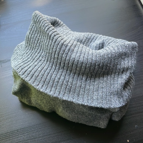 Grey sweater - Picture 3 of 8
